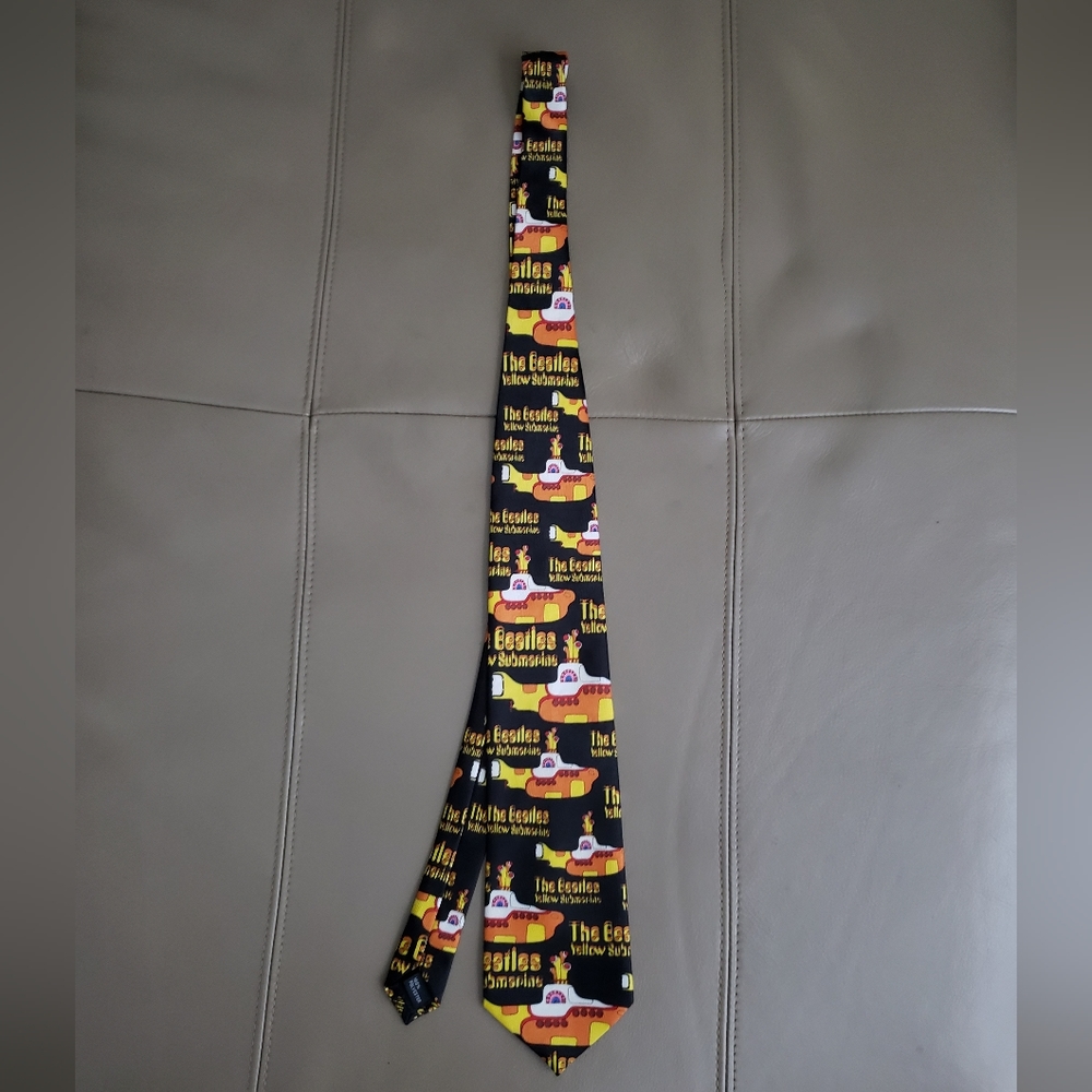 NWOT Rare Beatles Yellow Submarine Tie - Picture 7 of 10